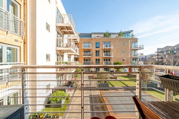 2 Bedroom Flat For Sale In Tallow Road, Brentford, London, TW8