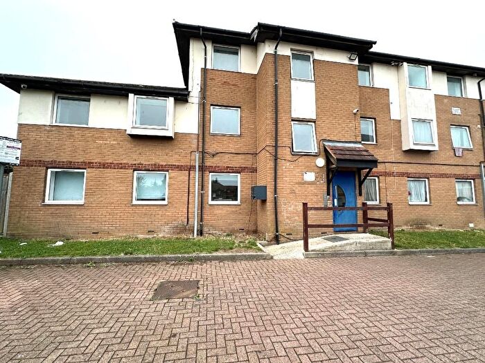 2 Bedroom Flat For Sale In Milliners Court, Milliners Way, Biscot, Luton, Bedfordshire, LU3