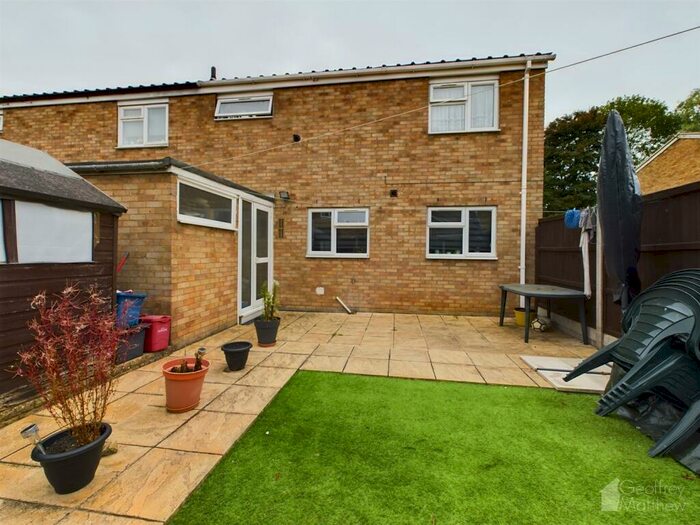 3 Bedroom End Of Terrace House For Sale In Durham Road, Stevenage, SG1