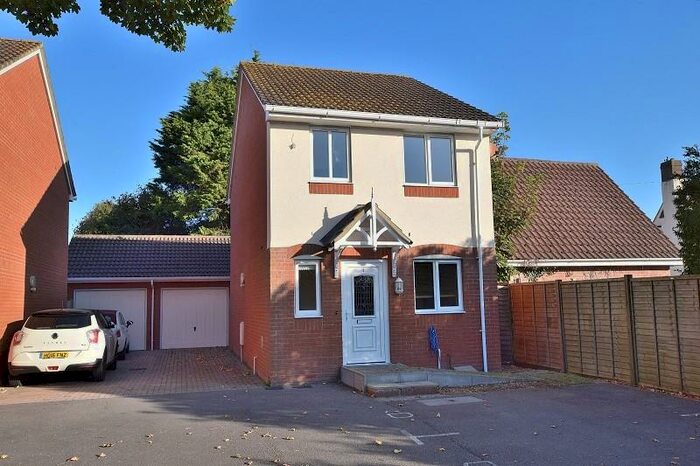 3 Bedroom Detached House To Rent In Vincent Road, New Milton, Hampshire., BH25