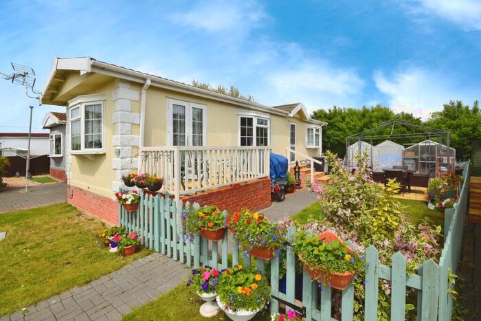 2 Bedroom Park Home For Sale In Lyndhurst Estate, Skegness, PE25