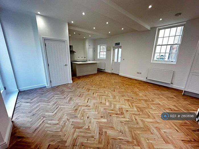 2 Bedroom Flat To Rent In Yacht Club Apartments, Margate, CT9