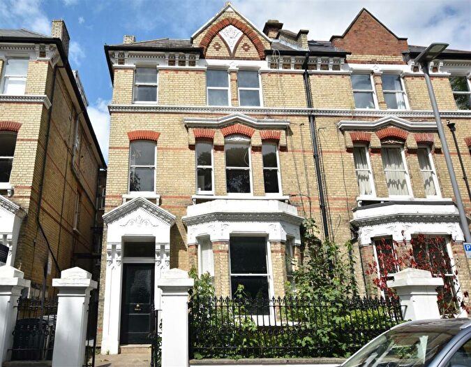 2 Bedroom Apartment To Rent In St. Andrews Square, Surbiton, KT6