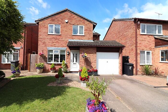 3 Bedroom Detached House For Sale In Arbour Close, Luton, Bedfordshire, LU3