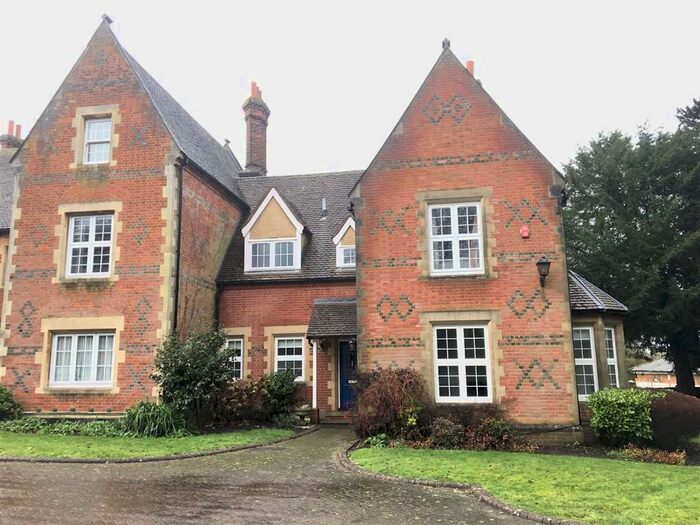 2 Bedroom Flat To Rent In Wrotham Road, Meopham, Gravesend DA13