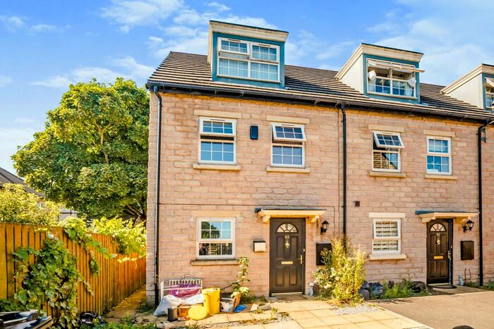 3 Bedroom End Of Terrace House To Rent In Marlington Drive, Huddersfield, West Yorkshire, HD2