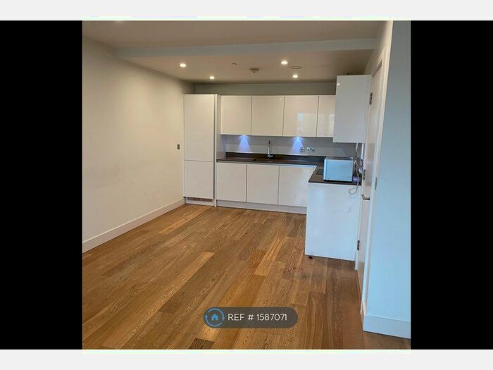 2 Bedroom Flat To Rent In Love Lane, London, SE18