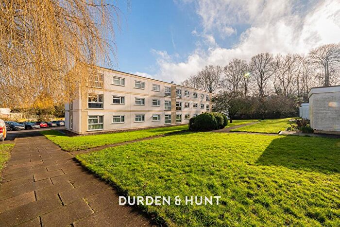 2 Bedroom Apartment For Sale In Hornbeam Road, Buckhurst Hill, IG9