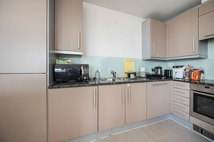 1 Bedroom Flat To Rent In Spencer Way, Stepney, London, E1