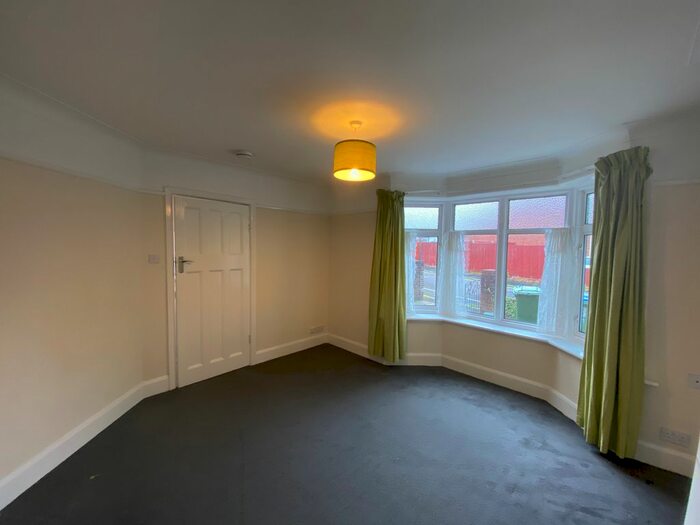 3 Bedroom Property To Rent In Rayners Gardens, Southampton, SO16
