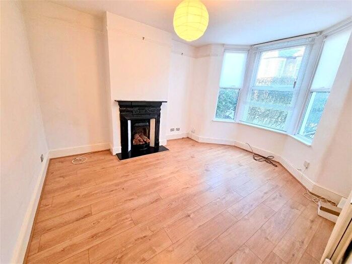 2 Bedroom Flat To Rent In Lawton Road, Leyton, E10