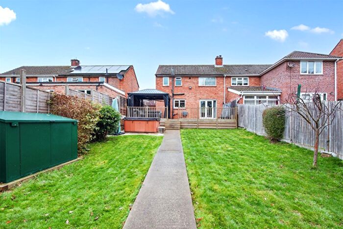 3 Bedroom Semi Detached House For Sale In Middlemoor Road, Frimley, Camberley, Surrey, GU16