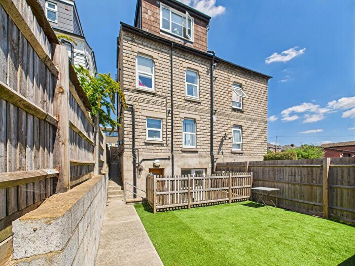 1 Bedroom Ground Maisonette To Rent In Queens Place, Queens Road, High Wycombe, Buckinghamshire, HP13