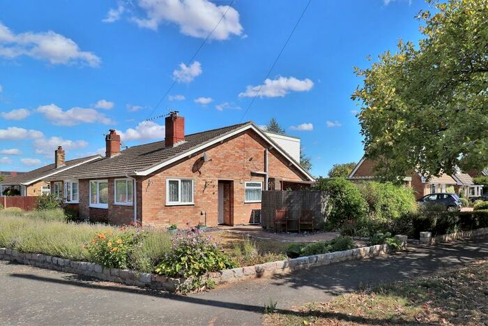 3 Bedroom Semi-Detached Bungalow For Sale In Lime Tree Avenue, Long Stratton, NR15