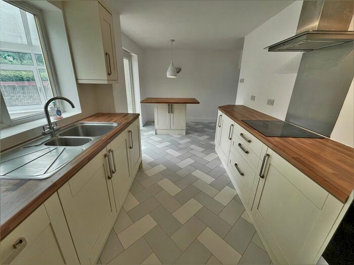 3 Bedroom Semi-Detached House To Rent In Towton Drive, Castleford, WF10