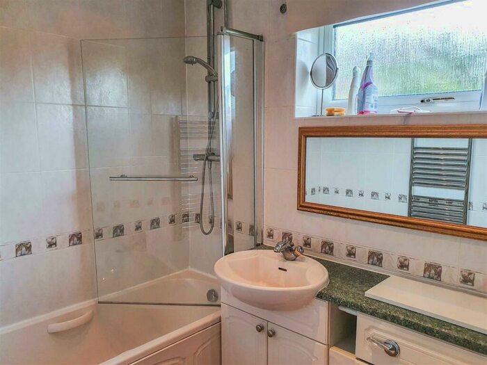 2 Bedroom Detached Bungalow To Rent In East View, West Bridgford, Nottingham, NG2