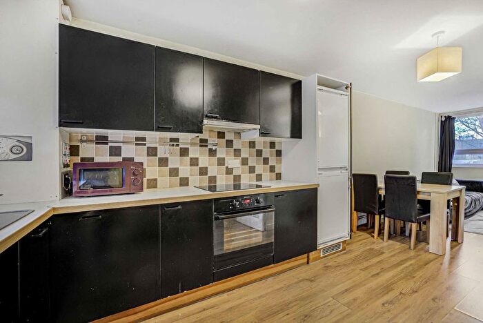 4 Bedroom Flat To Rent In Yelverton Road, London, SW11