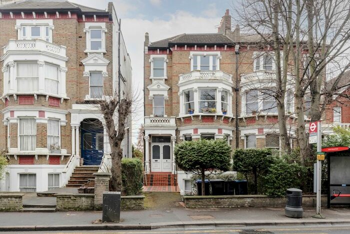 2 Bedroom Flat To Rent In Worple Road, London, SW20
