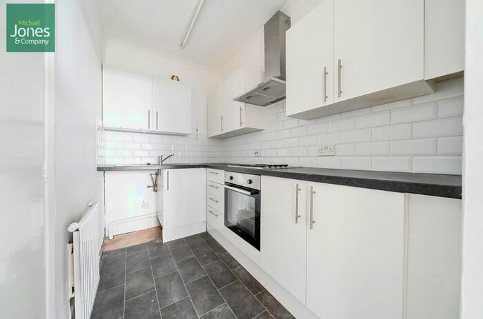1 Bedroom Flat To Rent In Crescent Road, Worthing, West Sussex, BN11