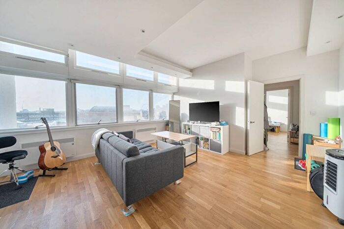 2 Bedroom Flat For Sale In Metro Central Heights, Elephant And Castle, London, SE1