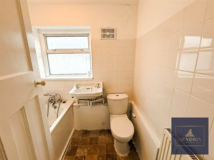 1 Bedroom Flat To Rent In Dagenham Road, Dagenham, RM10
