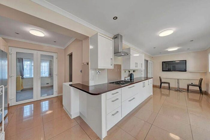 5 Bedroom Terraced House For Sale In North Hyde Lane, Southall, UB2