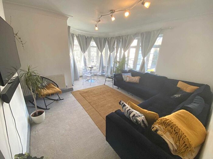 3 Bedroom Flat To Rent In Edgware Court, Edgware, HA8