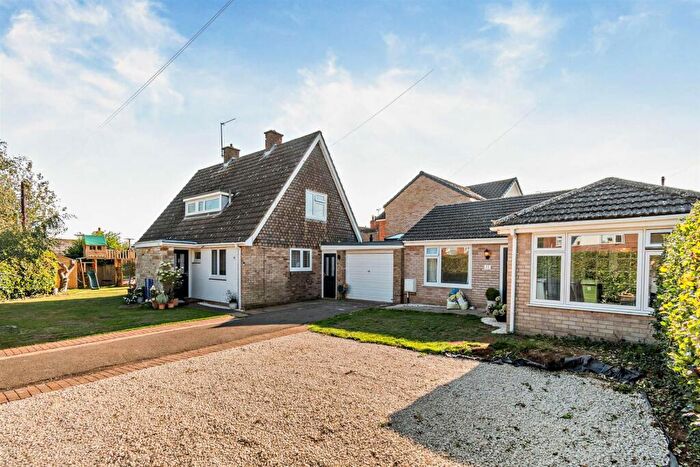 4 Bedroom Detached Bungalow For Sale In Cedar Close, Uppingham, Rutland, LE15