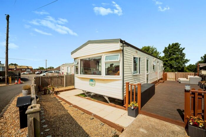 2 Bedroom Mobile/park Home For Sale In Kitewell Lane, Lydd, Romney Marsh, TN29