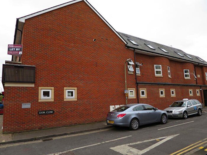3 Bedroom Flat To Rent In Cowley Road, OX4