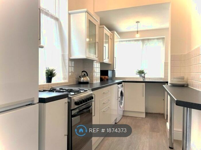 4 Bedroom Semi-Detached House To Rent In Brocklebank Road, Manchester, M14