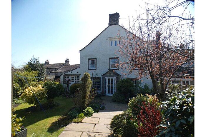 2 Bedroom End Of Terrace House For Sale In High Street, Gargrave, BD23