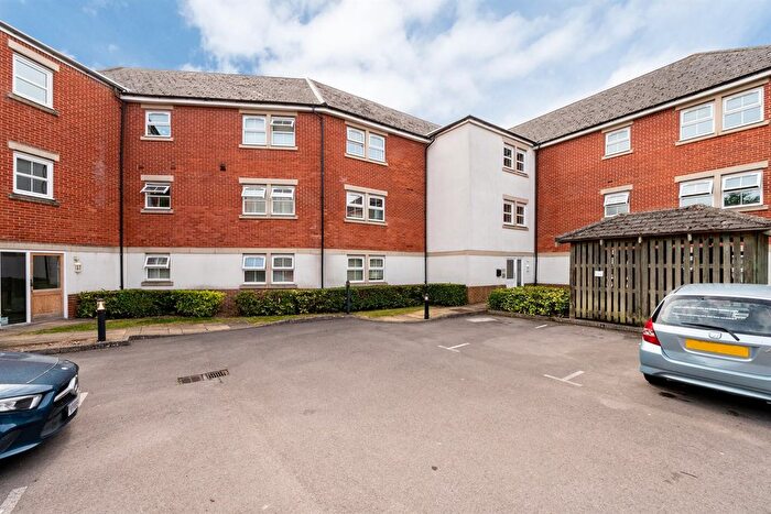 2 Bedroom Flat To Rent In Rossby, Shinfield, RG2