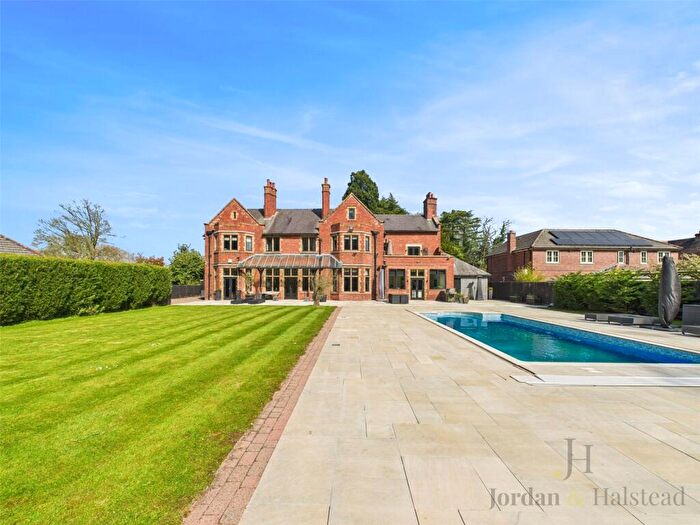 6 Bedroom Detached House For Sale In Chester Road, Middlewich, Cheshire, CW10