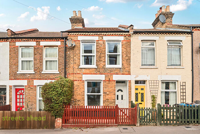 2 Bedroom Terraced House For Sale In Borough Hill, Croydon, CR0