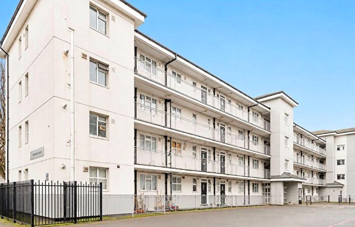 4 Bedroom Flat To Rent In Old Bethnal Green Road, London, E2