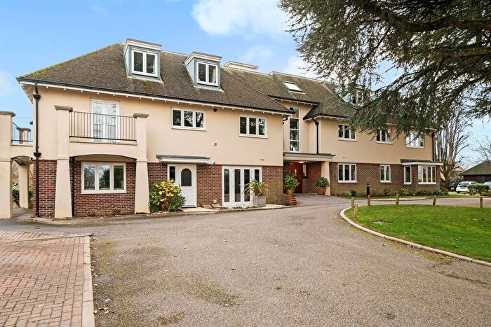 2 Bedroom Flat For Sale In Kithurst Lane, Storrington, West Sussex, RH20