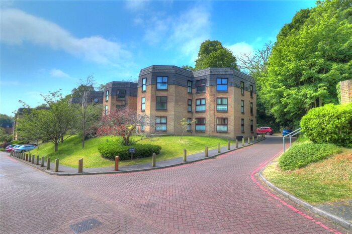 2 Bedroom Flat To Rent In Charterhouse Road, Godalming, Surrey, GU7