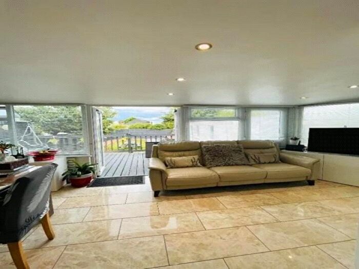 5 Bedroom Semi Detached House To Rent In Milton Avenue, High Barnet, London, EN5