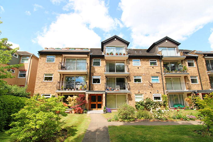 2 Bedroom Flat For Sale In Overbury Avenue, Beckenham, BR3