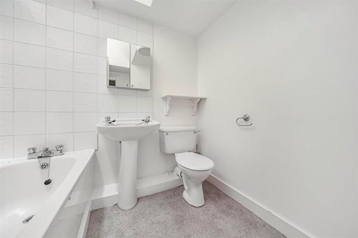 2 Bedroom Cottage To Rent In Guileshill Lane, Ockham, GU23