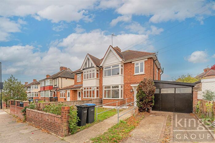 3 Bedroom Semi-detached House For Sale In Meadway, Enfield, EN3