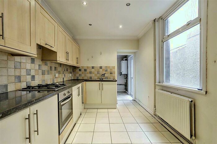 3 Bedroom House To Rent In Cimla Road, Neath, SA11