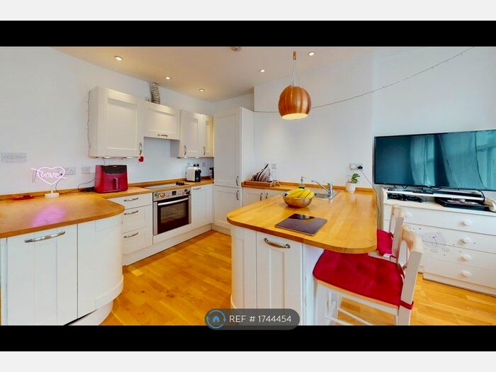 1 Bedroom Flat To Rent In Fulham Road, London, SW10