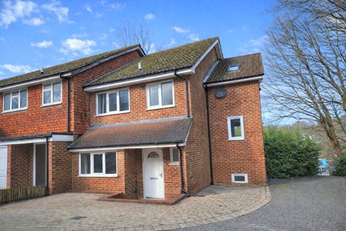 4 Bedroom Semi-Detached House To Rent In Hill Court, Haslemere, Surrey, GU27