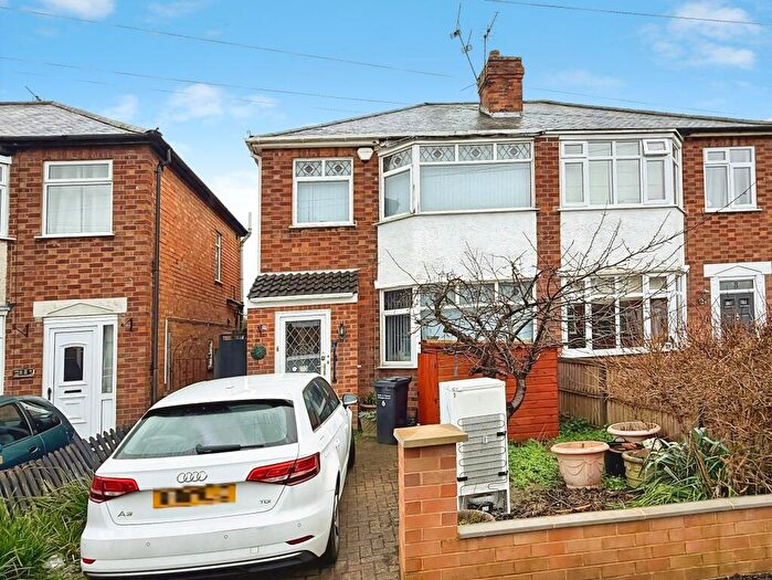 3 Bedroom Semi Detached House For Sale In Kew Drive, Wigston, Leicester, LE18