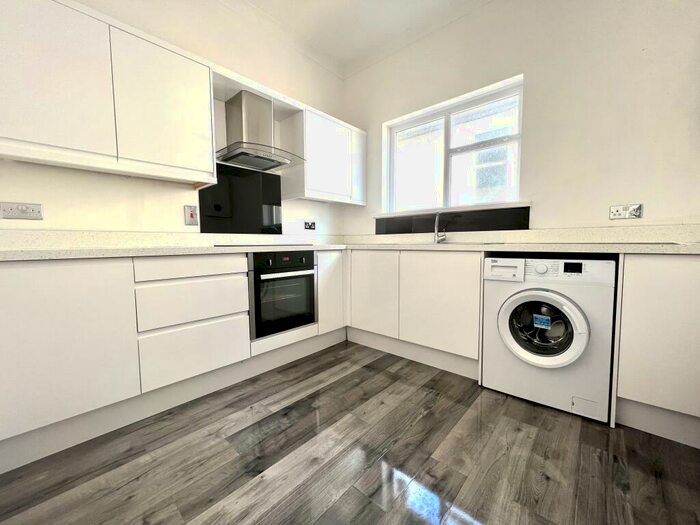 1 Bedroom Apartment To Rent In Pen-y-Lan Road, Penylan, Cardiff, CF23