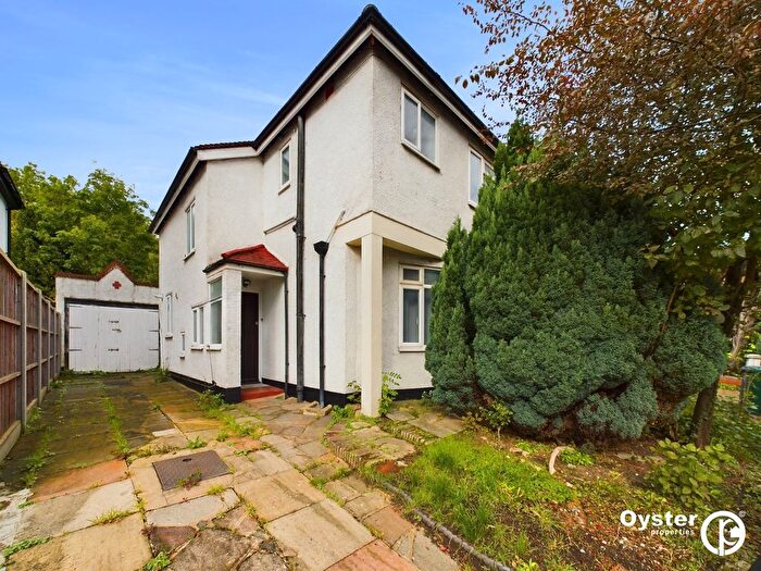 3 Bedroom Semi-Detached House To Rent In Dale Green Road, London, N11