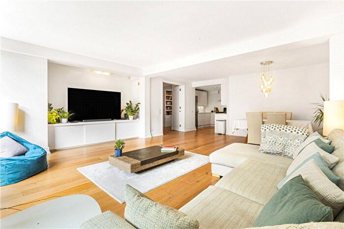 2 Bedroom Apartment For Sale In Martha's Buildings, London, EC1V