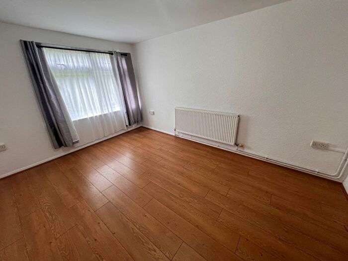 1 Bedroom Maisonette To Rent In Inglehurst Gardens, Ilford, IG4
